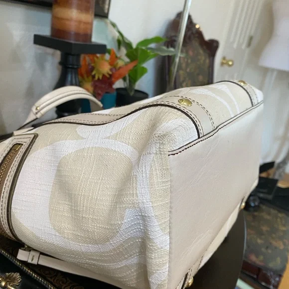 Coach Legacy Signature Classic C Logo, Leather/Linen Tote, Ivory, Gold Hardware - Picture 10 of 17